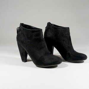 Pink & Pepper Black Ankle Boots